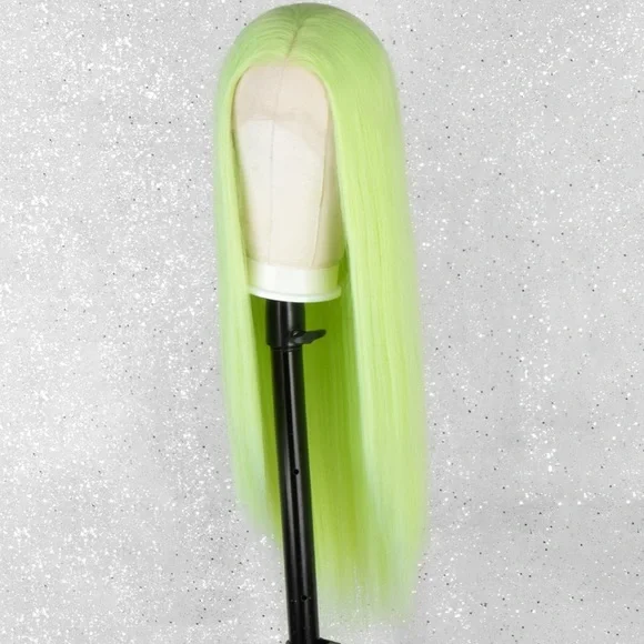 - 22 green straight lace front wig *NEW*
